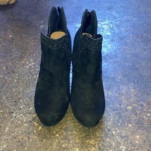 Daisy Fuentes Eyelet Trim Wedges